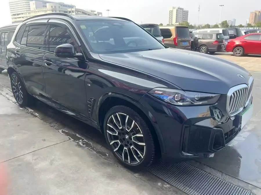 بي إم دبليو X5 2023 xDrive 40Li حزمة الرياضة الليلية M