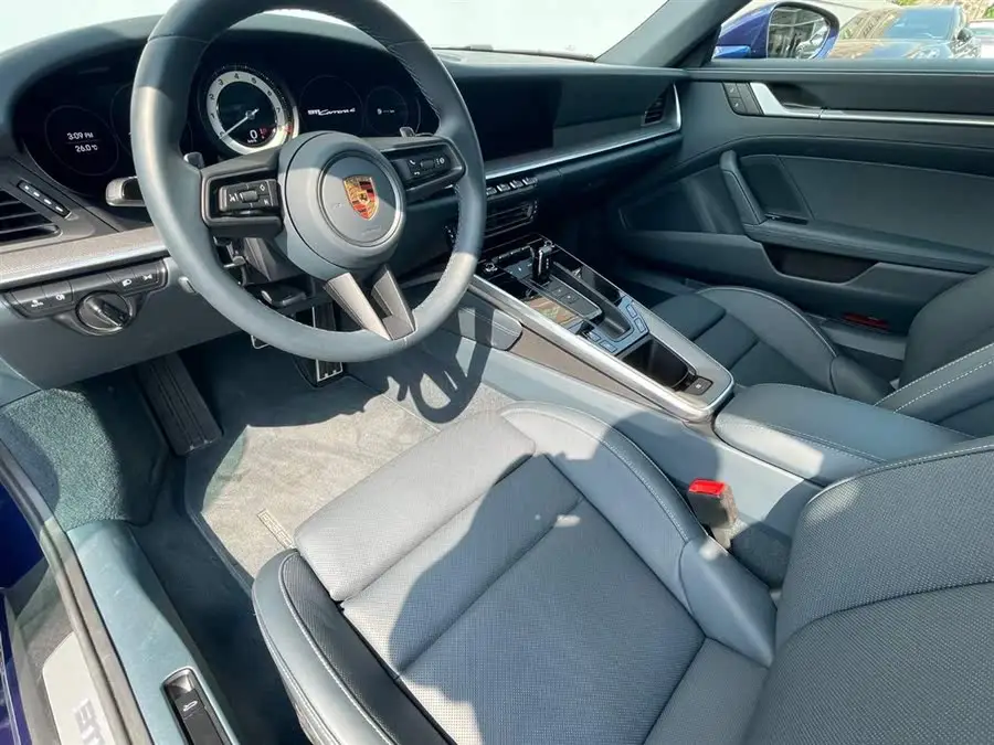 بورشه 911 2023 كاريرا 4 3.0T