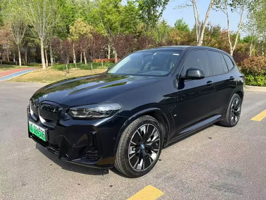 BMW iX3 2023 Leading Edition