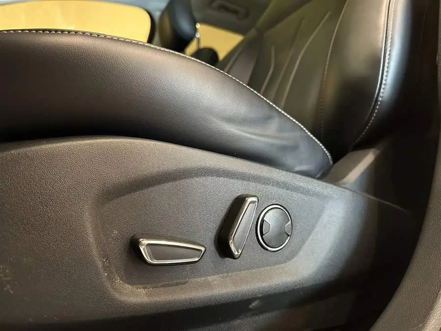 2021 Ford Edge PLUS EcoBoost 245 FWD Luxury 7-seater