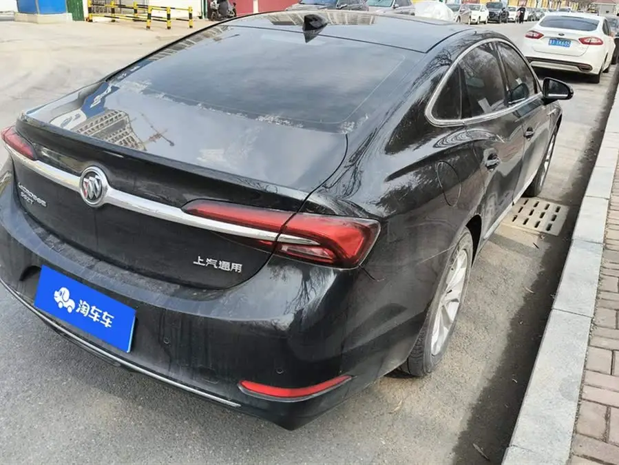 بيوك لاكروس 2022 552T الفاخرة