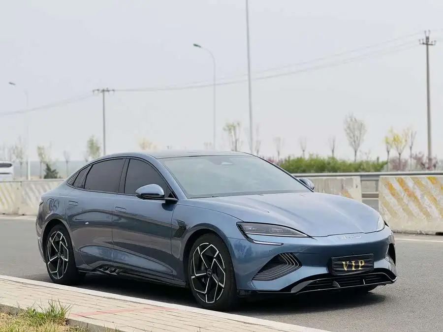 ختم 2022 طراز 700 كم النسخة طويلة المدى بالدفع الخلفي