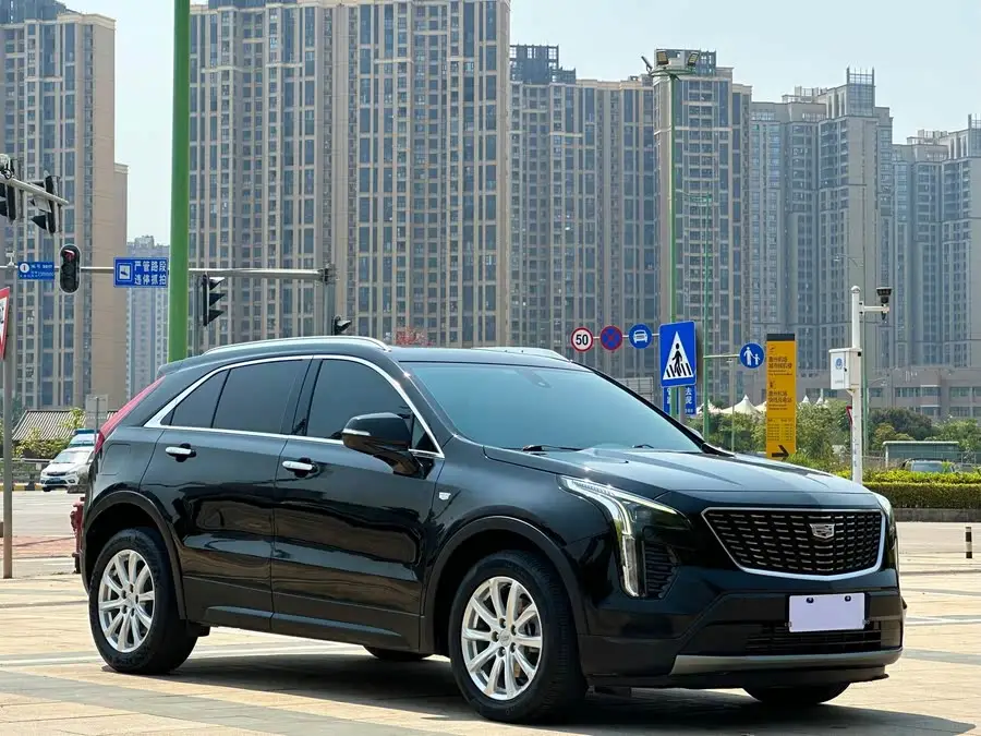 كاديلاك XT4 2021 28T فئة التقنية ذات الدفع الأمامي