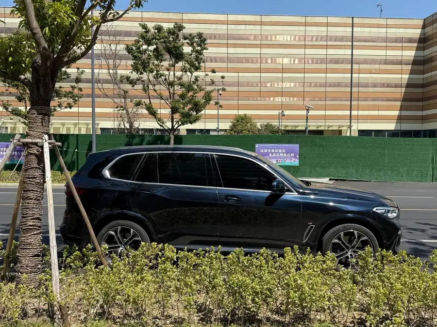 بي إم دبليو X5 2022 طراز مُعدل xDrive 40Li حزمة M الرياضية