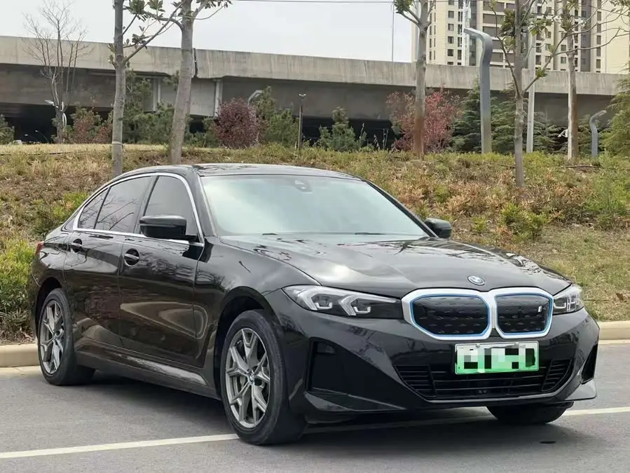 بي إم دبليو i3 2024 eDrive 35 L