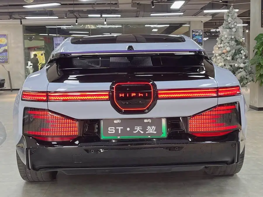 هاي في HiPhi Z 2023 النسخة ذات الأربعة مقاعد