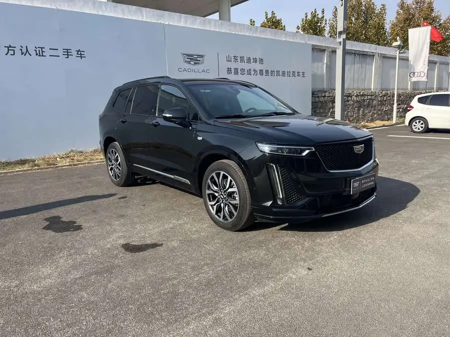 كاديلاك XT6 2022 2.0T بستة مقاعد دفع رباعي بلاتينيوم