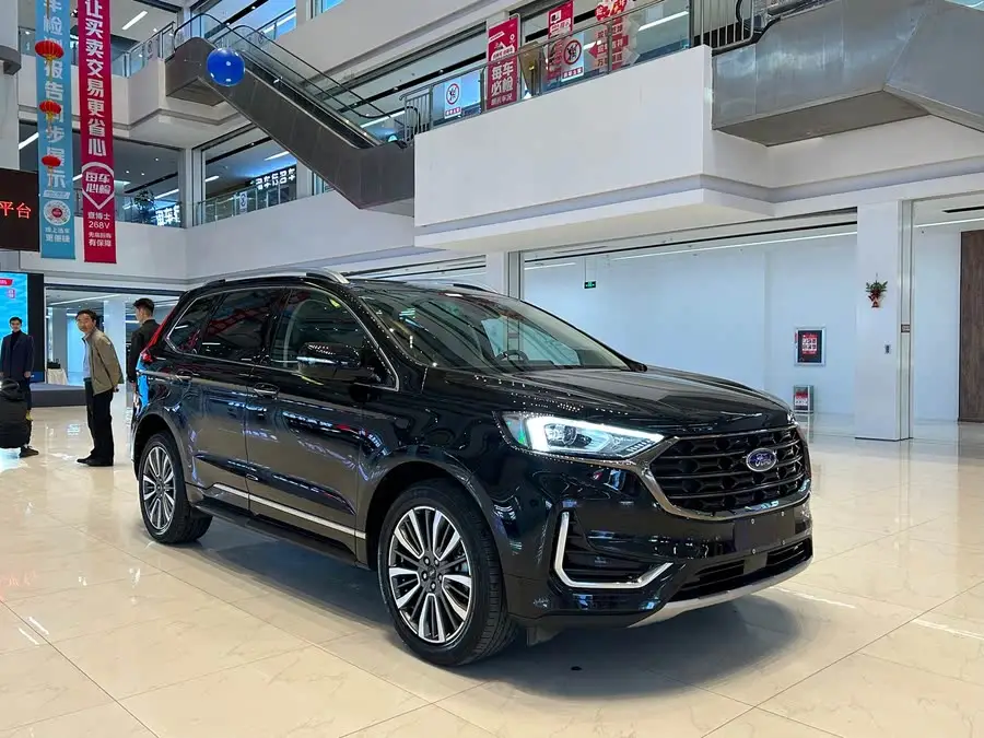 2021 Ford Edge PLUS EcoBoost 245 Two-Wheel Drive Luxury Version 7-Seater