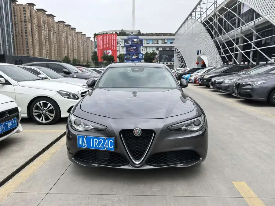 2019 Giulia 2.0T 280HP Luxury Edition