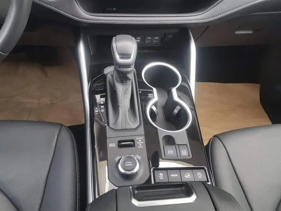 هايلاندر 2022 380T النسخة الفاخرة ذات الدفع الرباعي 7 مقاعد