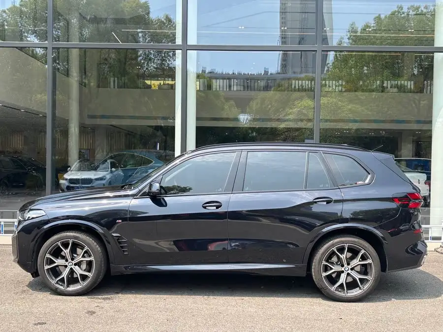 بي إم دبليو X5 2023 xDrive 30Li طراز الفخامة M حزمة الليل الرياضية