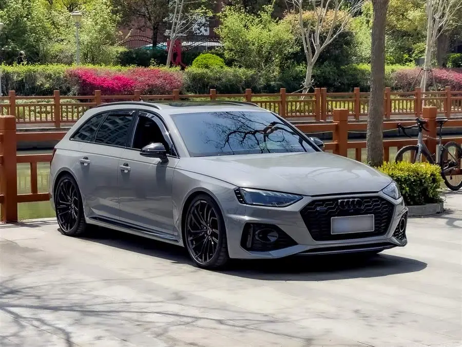 أودي RS 4 2022 RS4 أفانت إصدار أسود