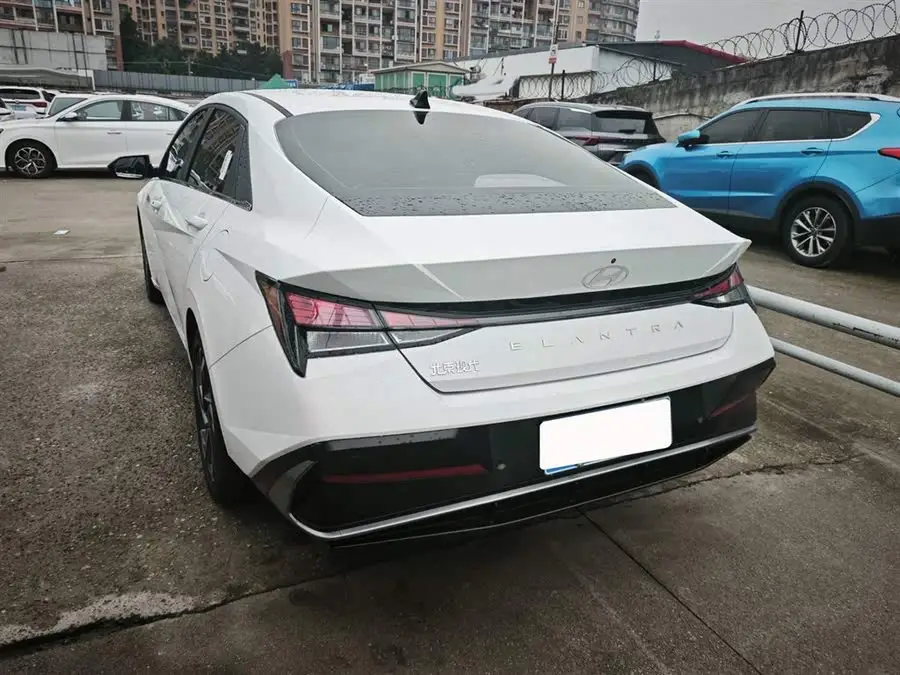 إيلانtra 2023 1.5 لتر CVT GLS النسخة الرائدة