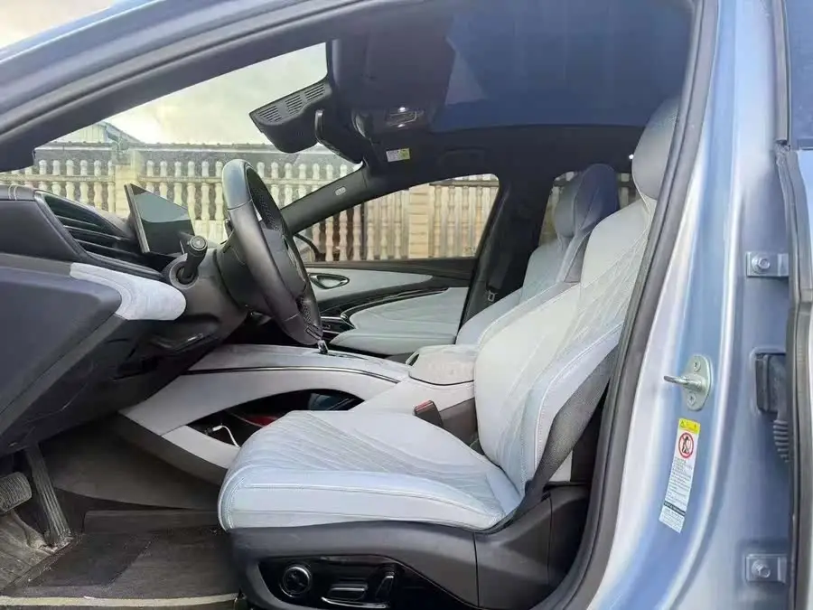 فريق البحر 2023 نسخة البطل 650 كم النسخة عالية الأداء ذات الدفع الرباعي