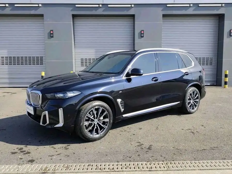 بي إم دبليو X5 2023 xDrive 30Li مجموعة رياضية M