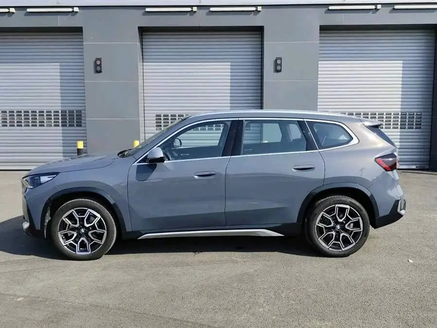 بي إم دبليو X1 2023 sDrive25Li حزمة تصميم X