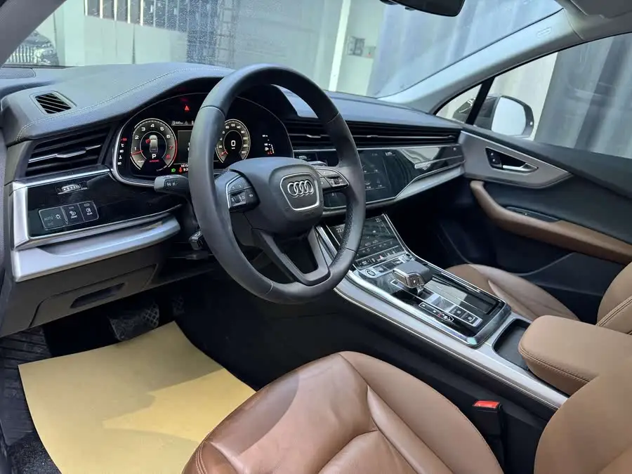 Audi Q7 2023 55 TFSI quattro S line Sport Model