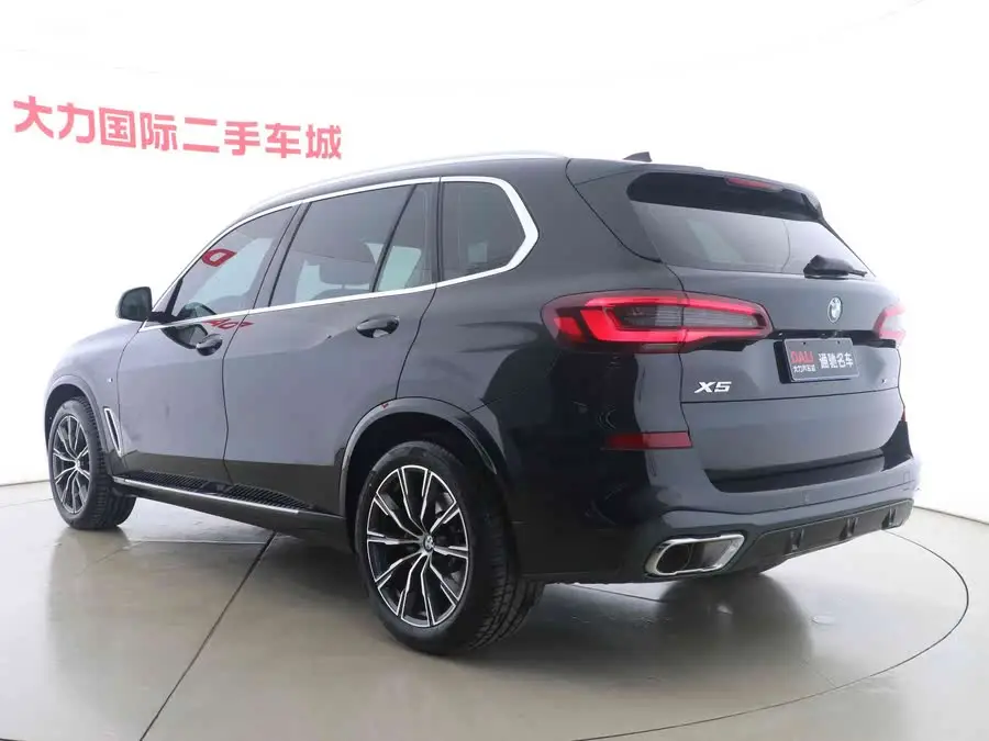 بي إم دبليو X5 2022 xDrive 30Li حزمة M الرياضية الحصرية