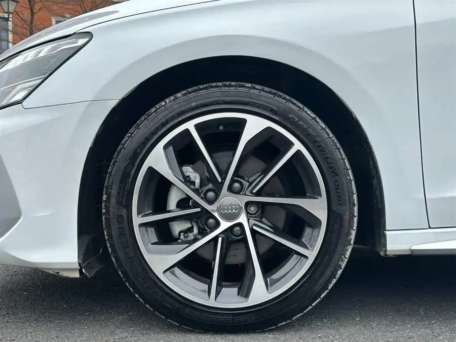 أودي A3 2021 A3L ليموزين 35 TFSI الرياضية التقدمية