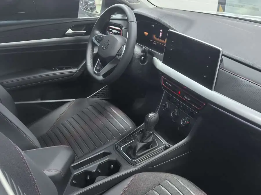 لافيدا 2024 300TSI DSG النسخة الكاملة تحت النجوم