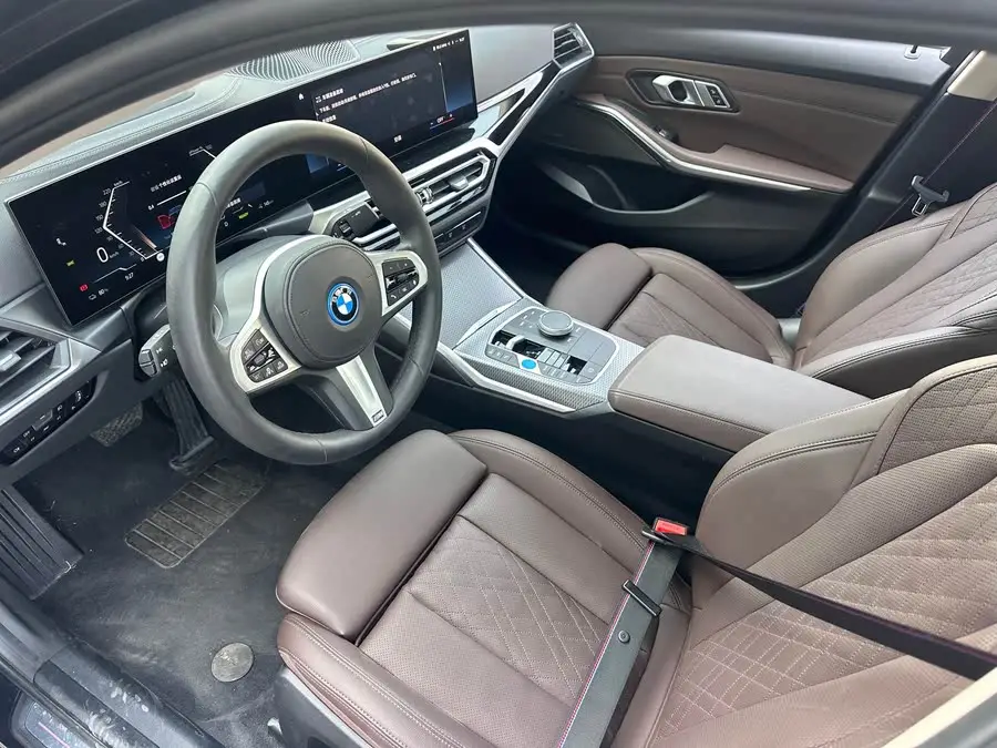 بي إم دبليو i3 2022 eDrive 35 L