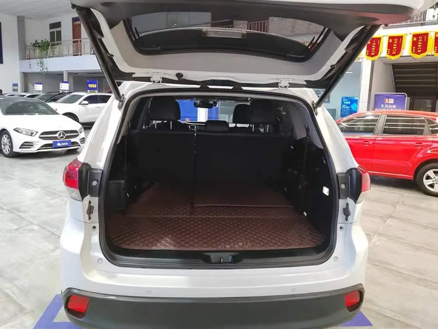 2021 تويوتا هايلاندر 2.0T دفع رباعي فئة بريميوم 7 مقاعد