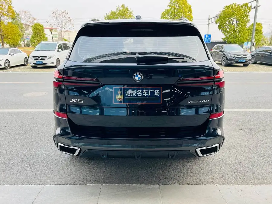 بي إم دبليو X5 2023 xDrive 30Li حزمة رياضية M الليلية