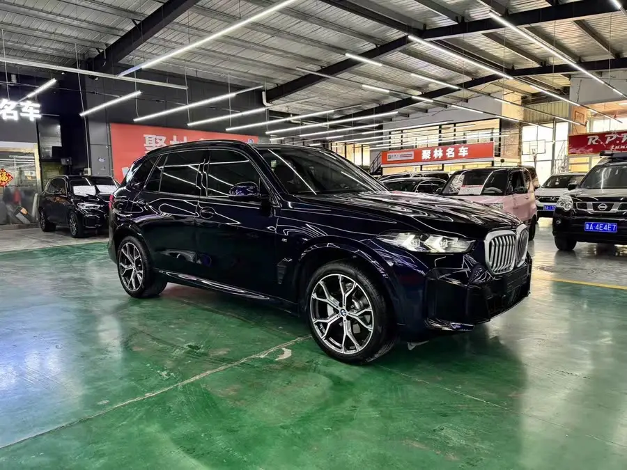 بي إم دبليو X5 2023 xDrive 30Li حزمة رياضية ليلية M