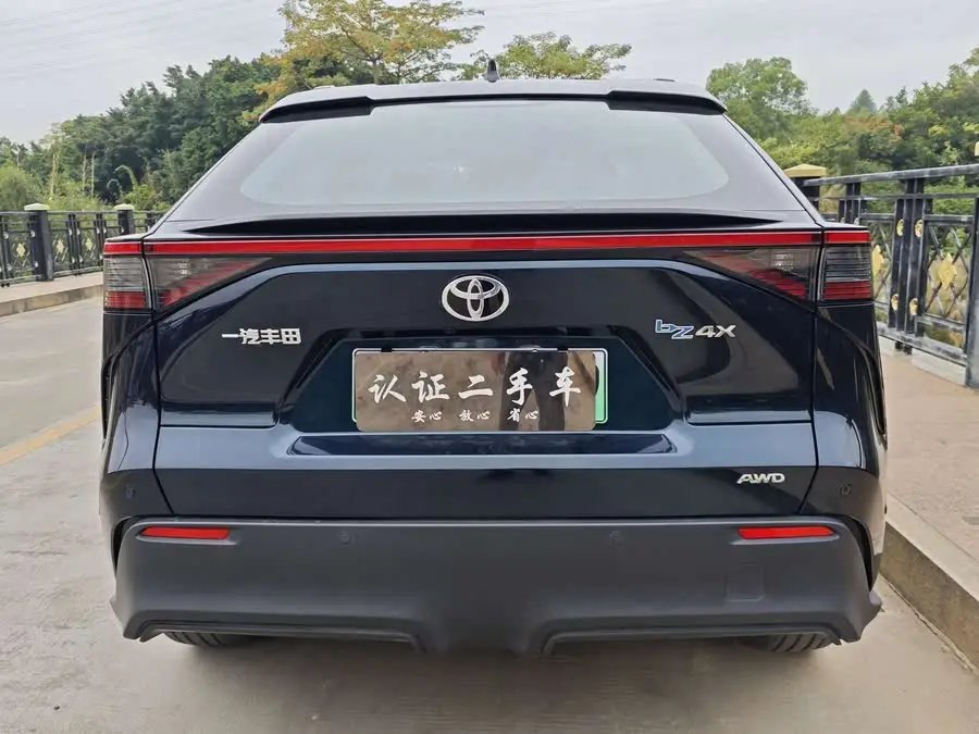 فاو تويوتا bZ4X 2022 نسخة الأداء العالي Premium دفع رباعي