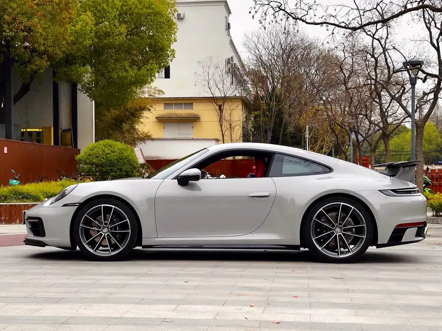 بورش 911 2023 كاريرا 3.0T