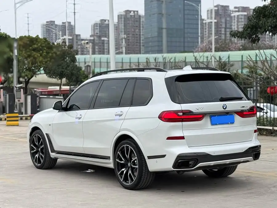 بي إم دبليو X7 2021 موديل محدث xDrive40i طراز تنفيذي حزمة M الرياضية