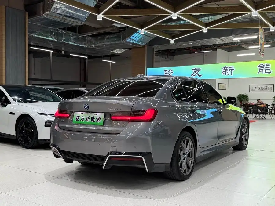 بي إم دبليو i3 2022 eDrive 35 L