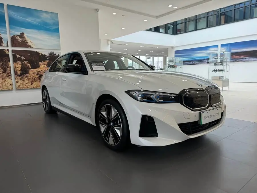 بي إم دبليو i3 2023 eDrive 40 L حزمة الرياضة الليلية