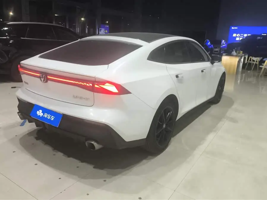 Changan UNI-V 2022 1.5T Deluxe