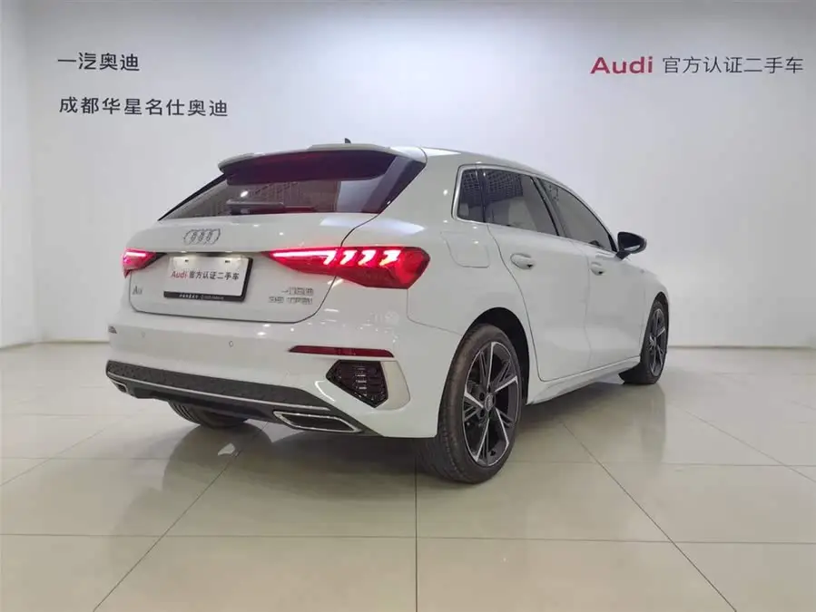 أودي A3 2022 فاستباك 35 TFSI إصدار رياضي أنيق