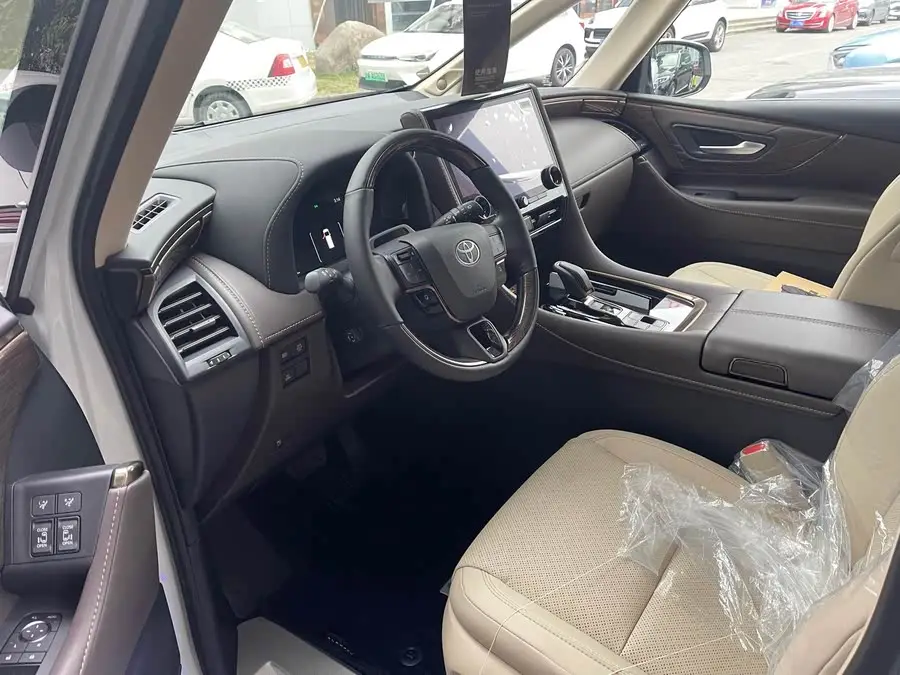 ألفارد 2024 هايبرد 2.5 لتر النسخة المميزة