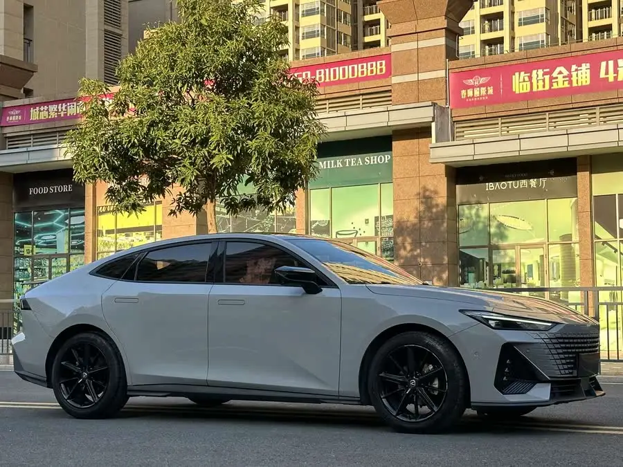 Changan UNI-V 2022 1.5T Smart Navigation Edition