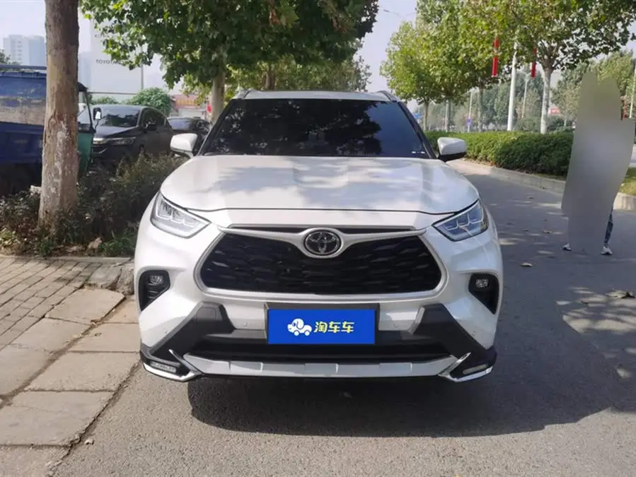 هاي لاندر 2022 380T بنظام الدفع الرباعي النسخة المتميزة 7 مقاعد