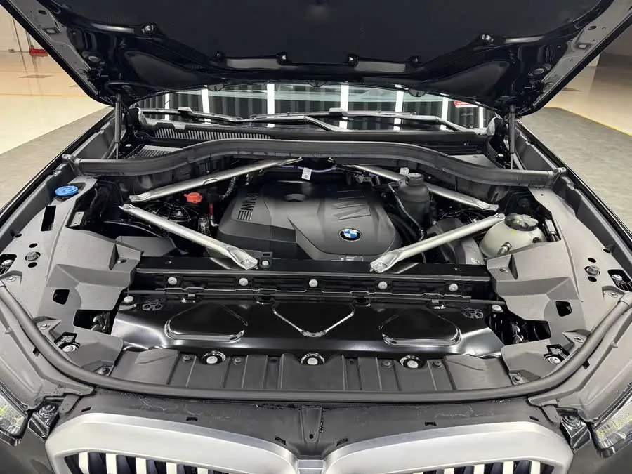 بي إم دبليو X5 2023 xDrive 30Li حزمة M الرياضية الليلية الحصرية