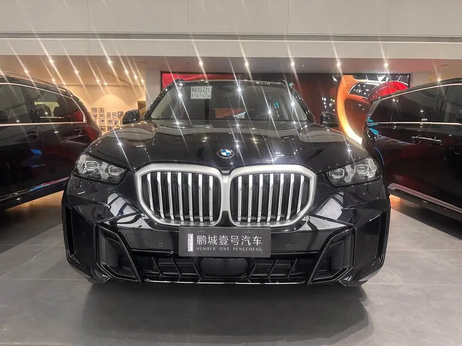 بي إم دبليو X5 2023 xDrive 30Li حزمة M الرياضية سوداء الليل