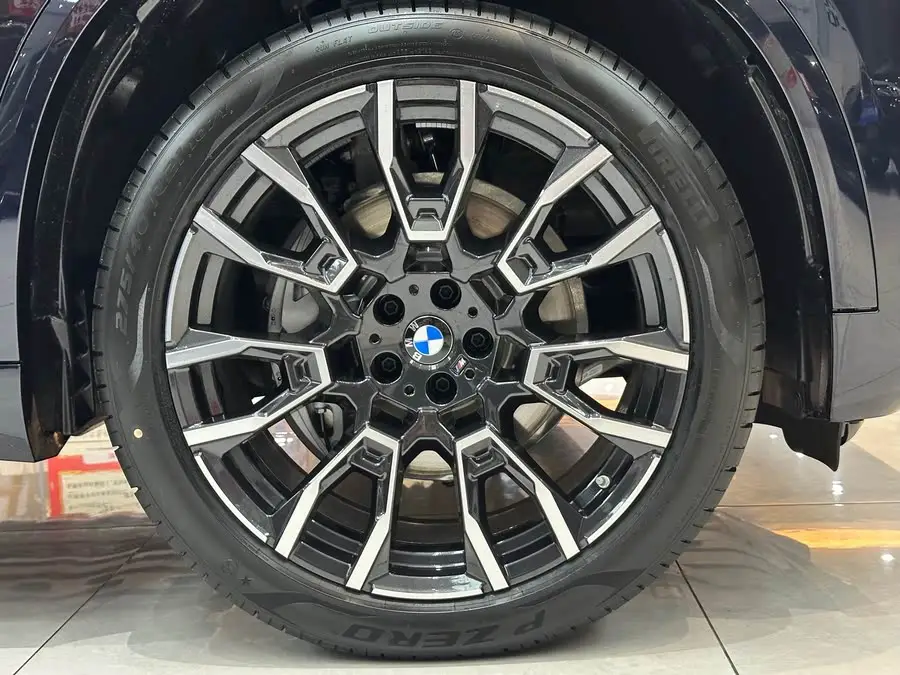 BMW X5 2023 xDrive 40Li M Sport Package