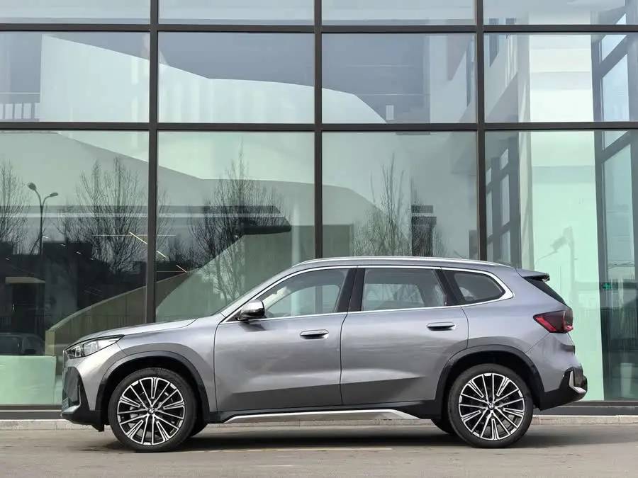 بي إم دبليو X1 2023 xDrive25Li حزمة التصميم X