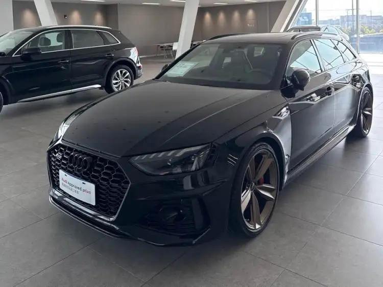 Audi RS 4 2023 RS4 Avant Dark Gold Edition