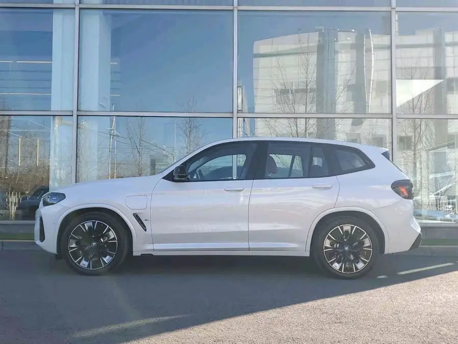 BMW iX3 2023 Leading Model