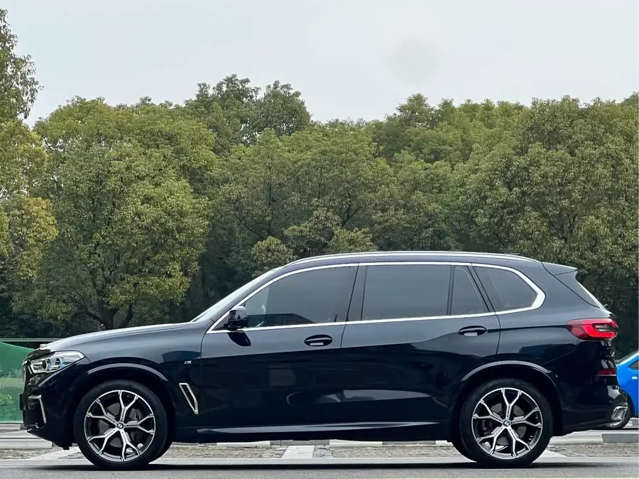 بي إم دبليو X5 طراز 2022 تجديد xDrive 40Li حزمة M الرياضية