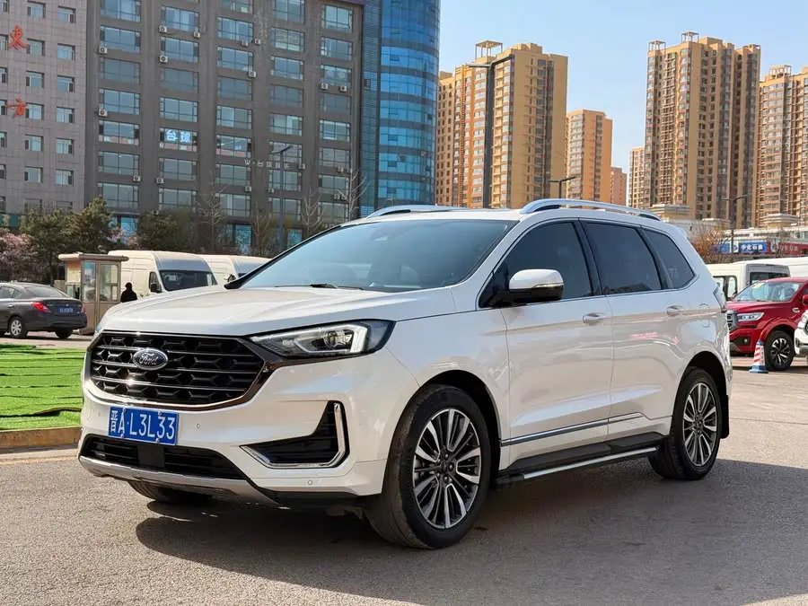 2021 Ford Edge PLUS EcoBoost 245 Two-Wheel Drive Luxury Version 7-Seater