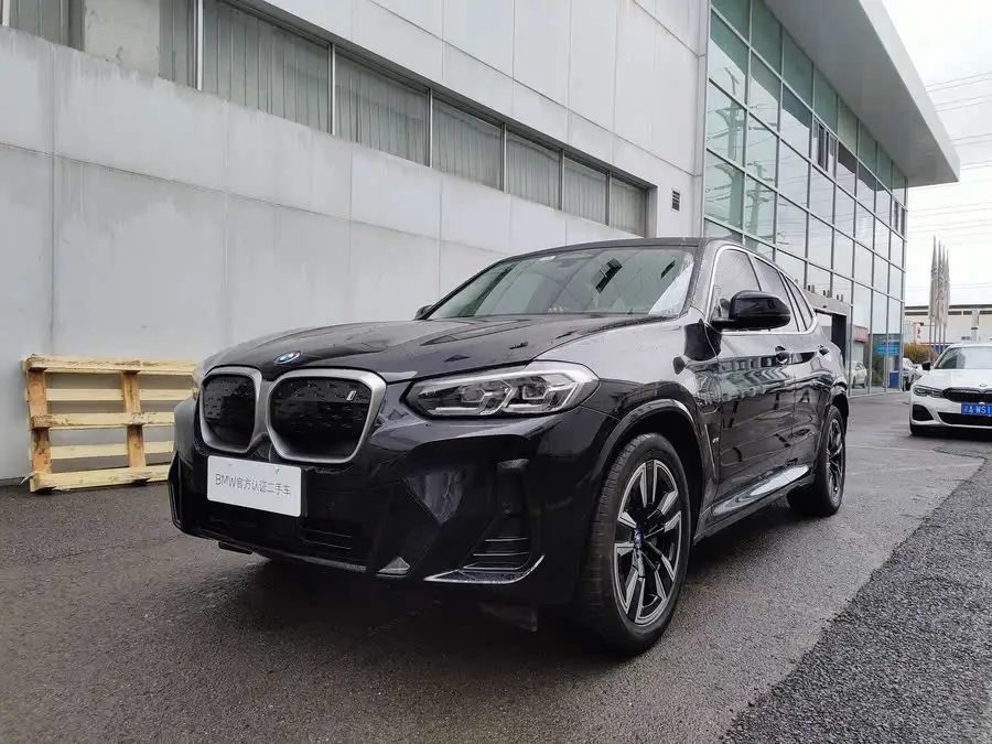 BMW iX3 2023 Leading Edition