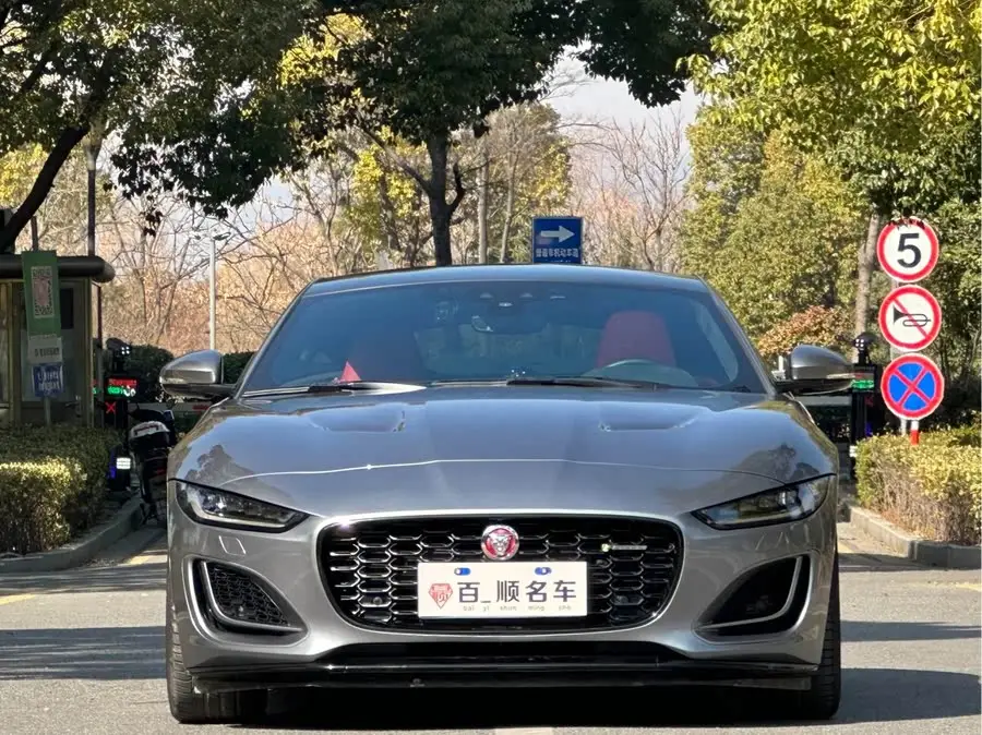 جاكوار F-TYPE 2023 P300 النسخة الصلبة R-DYNAMIC BLACK