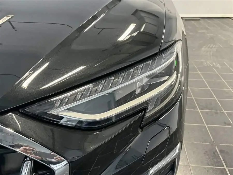 أودي A8 2024 A8L 55 TFSI كواترو الرائد