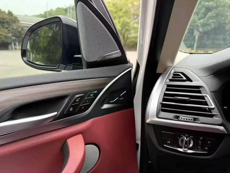 BMW X3 2022 xDrive30i Leading Model M Shadow Package